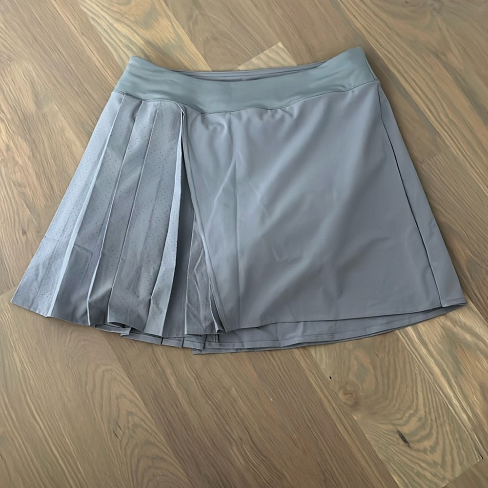 Lululemon Asymmetrical Pleated Tennis Skirt Size 4 in Color Rhino Gray
